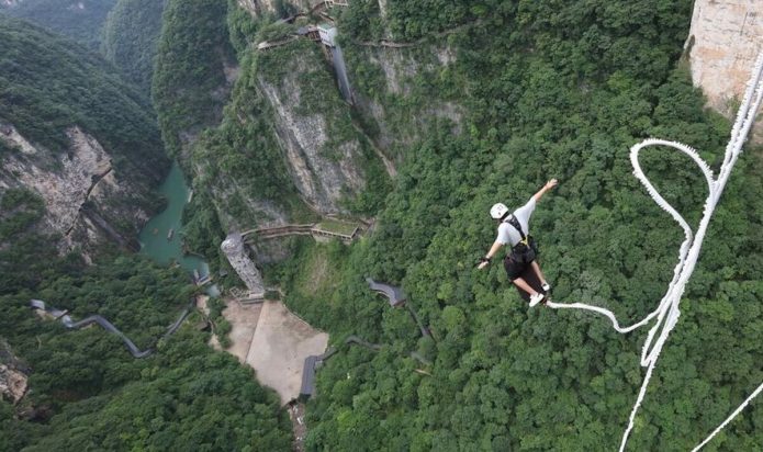 How Many People Die From Bungee Jumping? - Parasailings